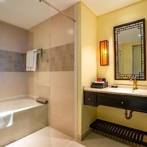 Deluxe Twin Room Balcony Garden or City View